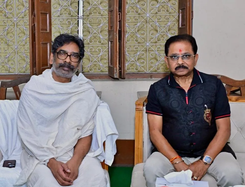 लोहरदगा : नेमरा पहुंच धीरज साहू ने दी स्वर्गीय रूपी सोरेन को श्रद्धांजलि