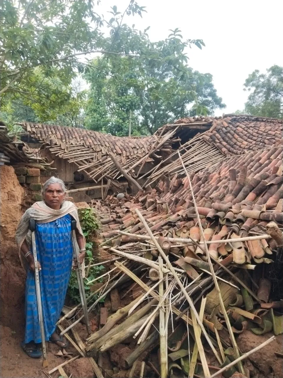 बुढ़मू : 48 घंटे के लगातार बारिश से कई लोगों का कच्चा मकान गिरा