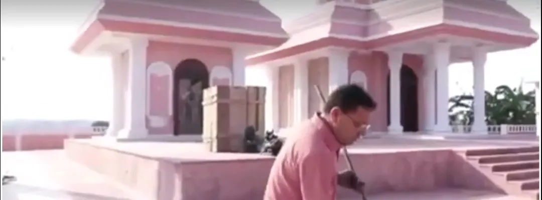 धनबाद : बीसीसीएल ने रामराज मंदिर परिसर में चलाया विशेष सफाई अभियान
