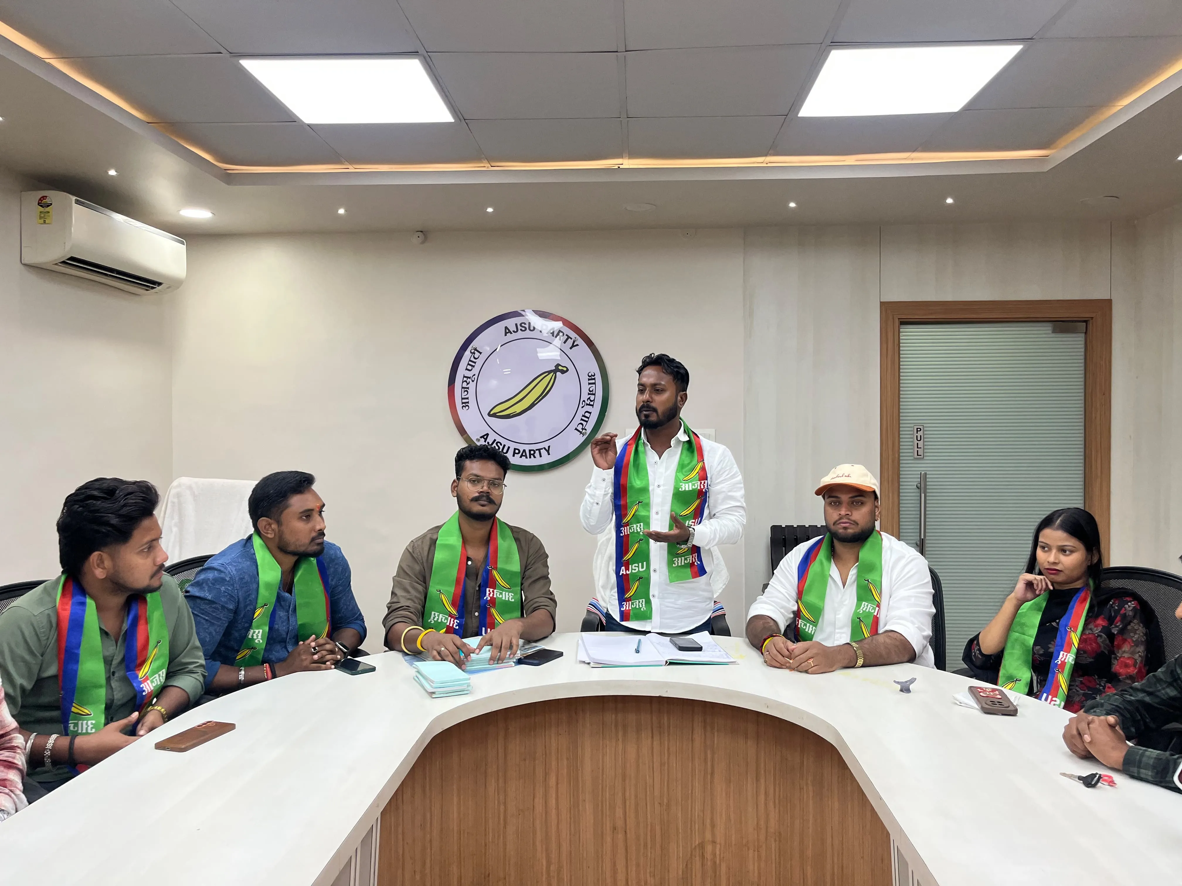 आजसू की&nbsp;बैठक में सदस्यता अभियान, कॉलेज कमेटियों के पुनर्गठन एवं रांची विश्विद्यालय मुख्यालय मार्च का निर्णय