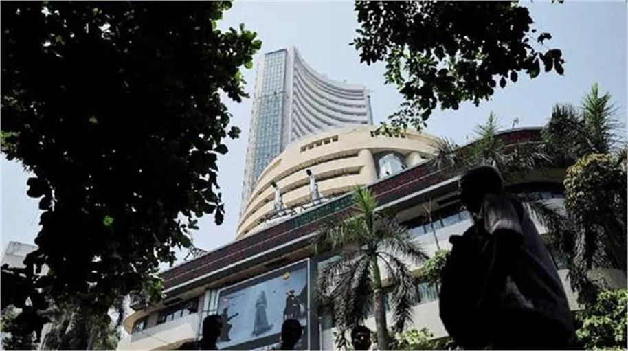 नवरात्रि के पहले ही कारोबारी दिन में लाल हुआ शेयर मार्केट