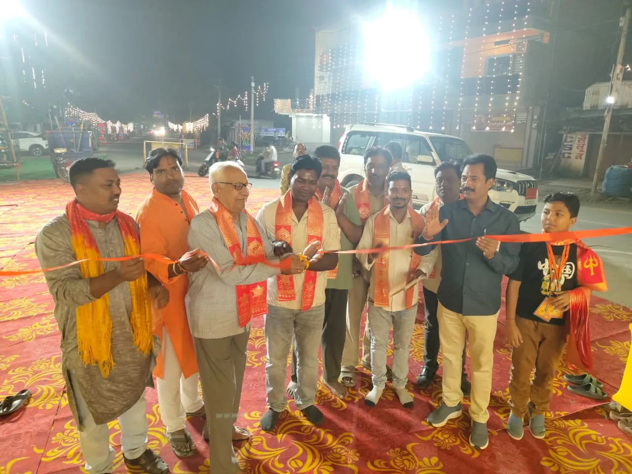 कुड़ू में अनिल उरांव एवं बालकिशोर प्रसाद ने किया मां अम्बे दुर्गा पूजा पंडाल का उद्घाटन