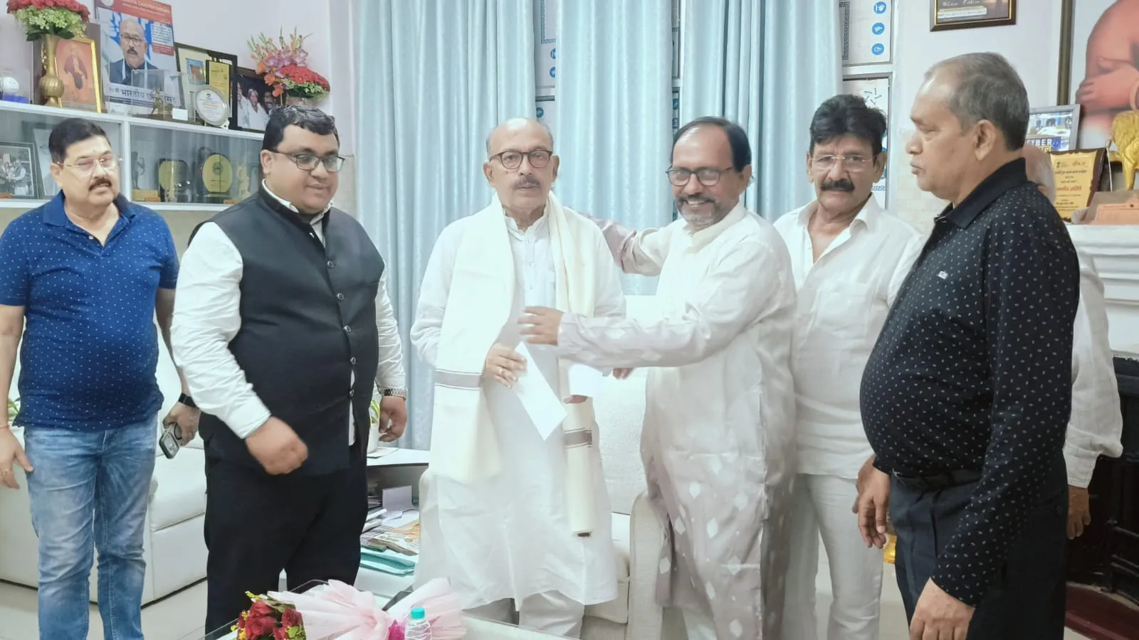विधानसभा अध्यक्ष रविंद्र नाथ महतो से मिला श्री कृष्ण प्रणामी सेवा धाम ट्रस्ट का प्रतिनिधिमंडल