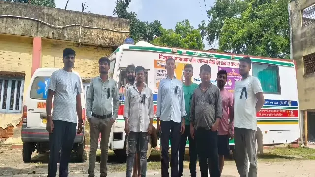 पहले दिन काला बिल्ला लगाकर 108 एम्बुलेंस कर्मचारियों नेजताया विरोध