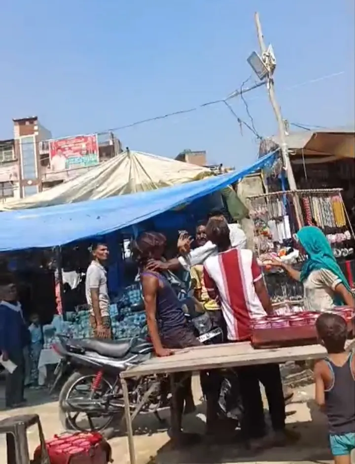 बिन्दकी दशहरा महोत्सव मैदान में दुकानों के आवंटन को लेकर दो गुटों में टकराव