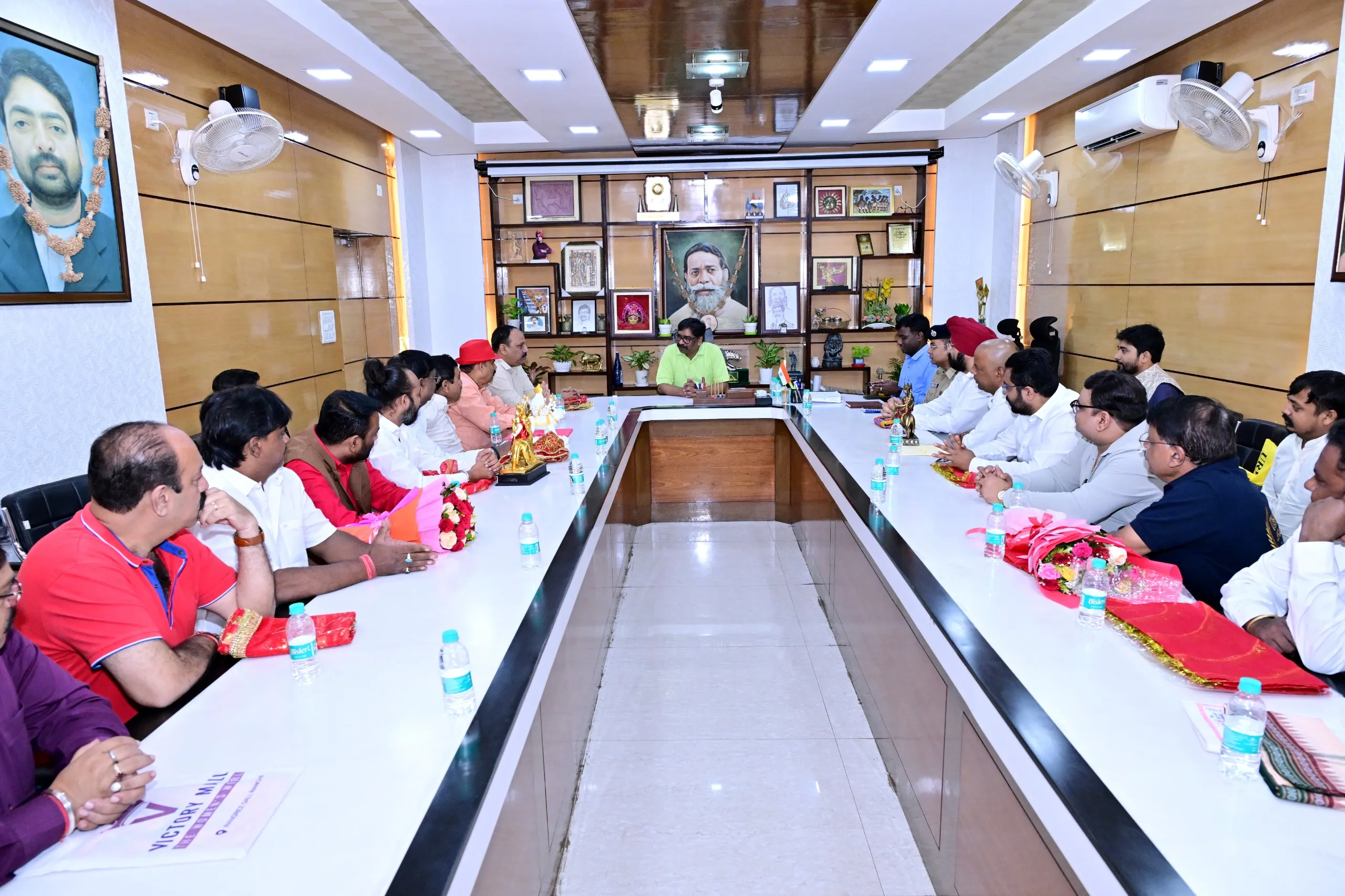 सीएम हेमन्त सोरेन से रांची जिला दुर्गा पूजा समिति एवं रांची महानगर दुर्गा पूजा समिति के प्रतिनिधिमंडल ने की शिष्टाचार मुलाकात