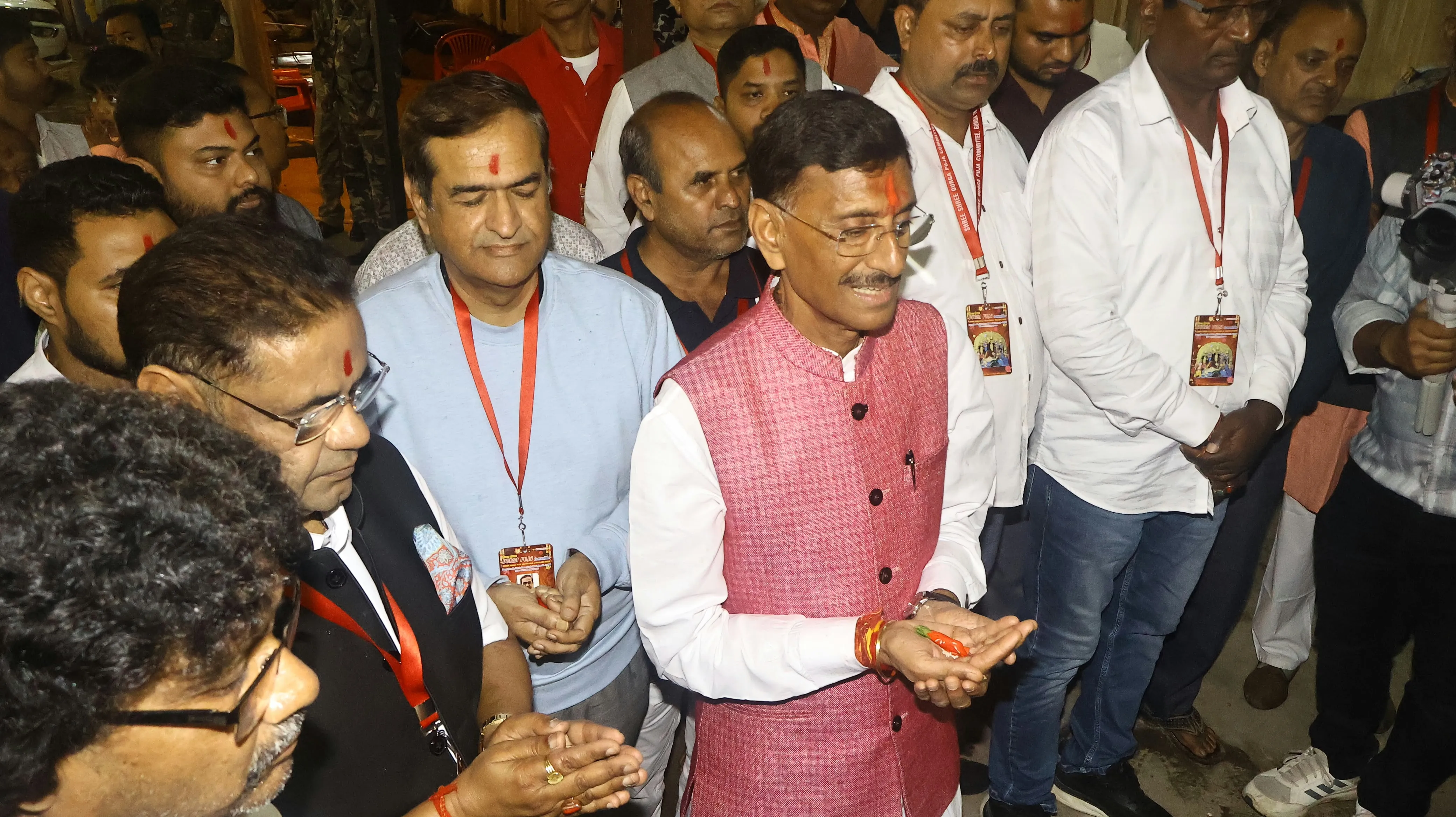 रांची : श्री श्री दुर्गा पूजा समिति कांके रोड का पट खुलते ही उमड़े मातारानी के भक्त