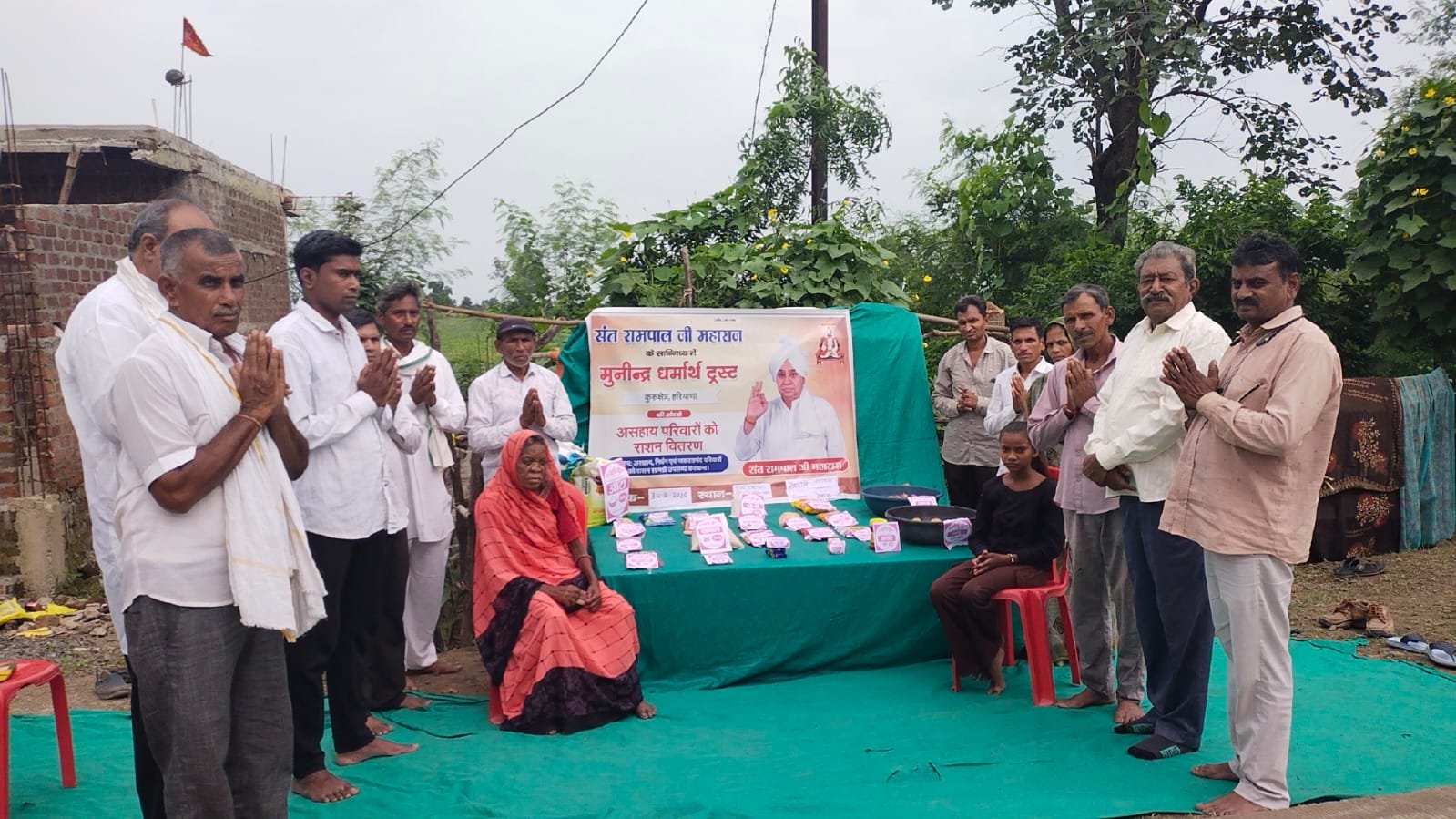 संत रामपाल जी महाराज से 6 जरूरतमंद परिवारों को मिला महीने भर का राशन
