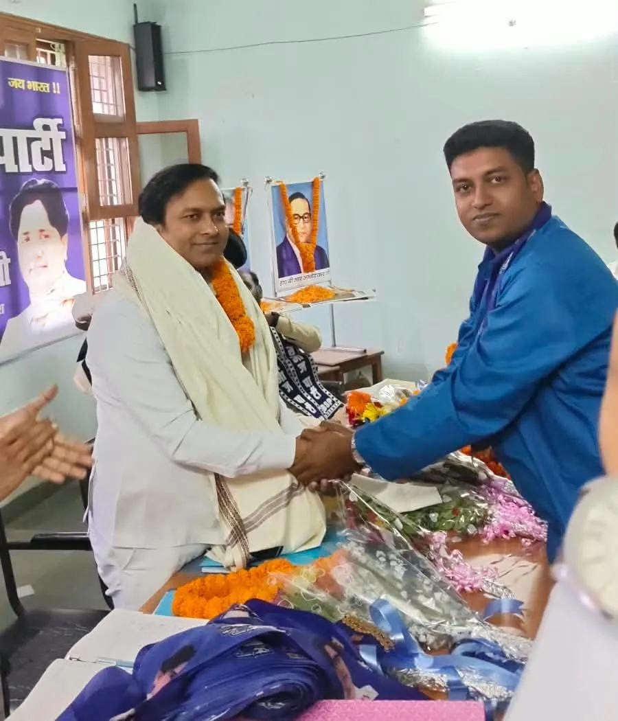 हुसैनाबाद के कठौंधा गांव के युवा चेहरा अली हसन बसपा में शामिल