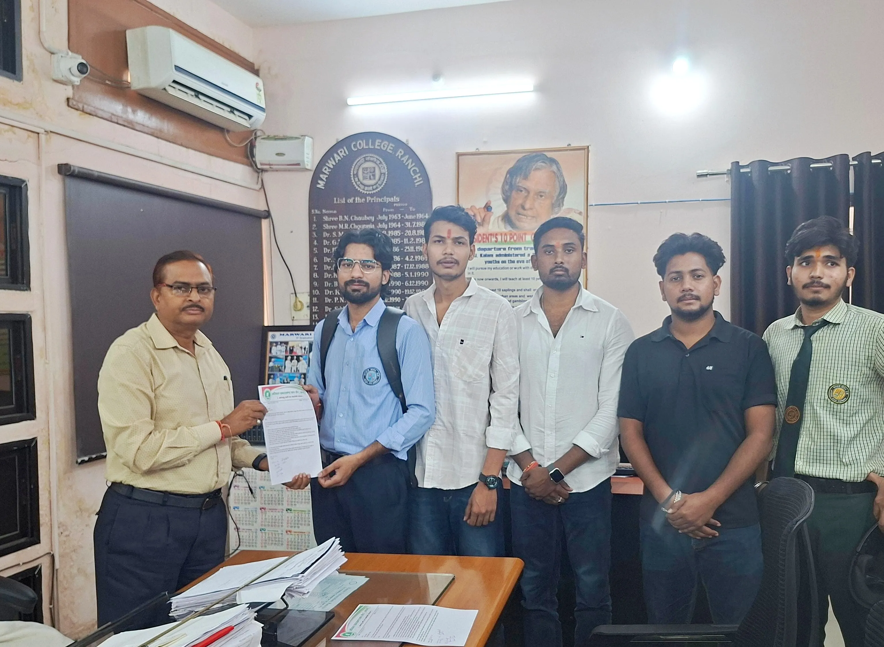 अखिल झारखंड छात्र संघ (आजसू) ने मारवाड़ी कॉलेज, रांची को सौंपा मांग पत्र
