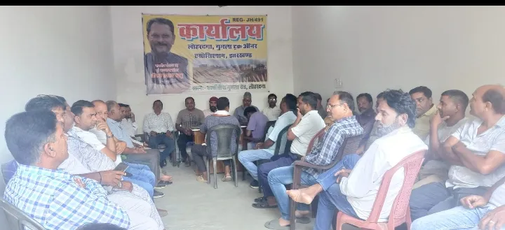 धीरज प्रसाद साहू की पहल पर बॉक्साइट ट्रकों की अनिश्चितकालीन हड़ताल स्थगित