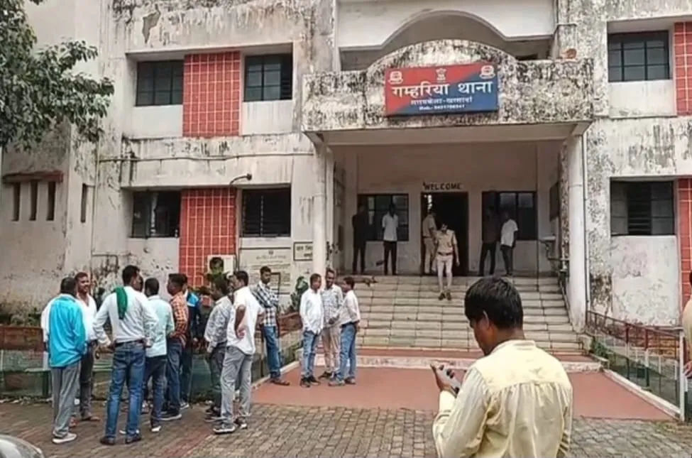 गम्हरिया : न्याय की गुहार लेकर थाना पहुंची महिला से दुष्कर्म, सिपाही लकड़ा गिरफ्तार