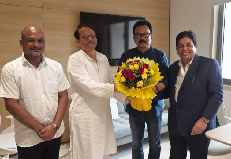झारखंड कांग्रेस प्रभारी  के. राजू ने छत्तीसगढ़ प्रभारी बने लोहरदगा सांसद सुखदेव भगत से की मुलाकात, दी बधाई