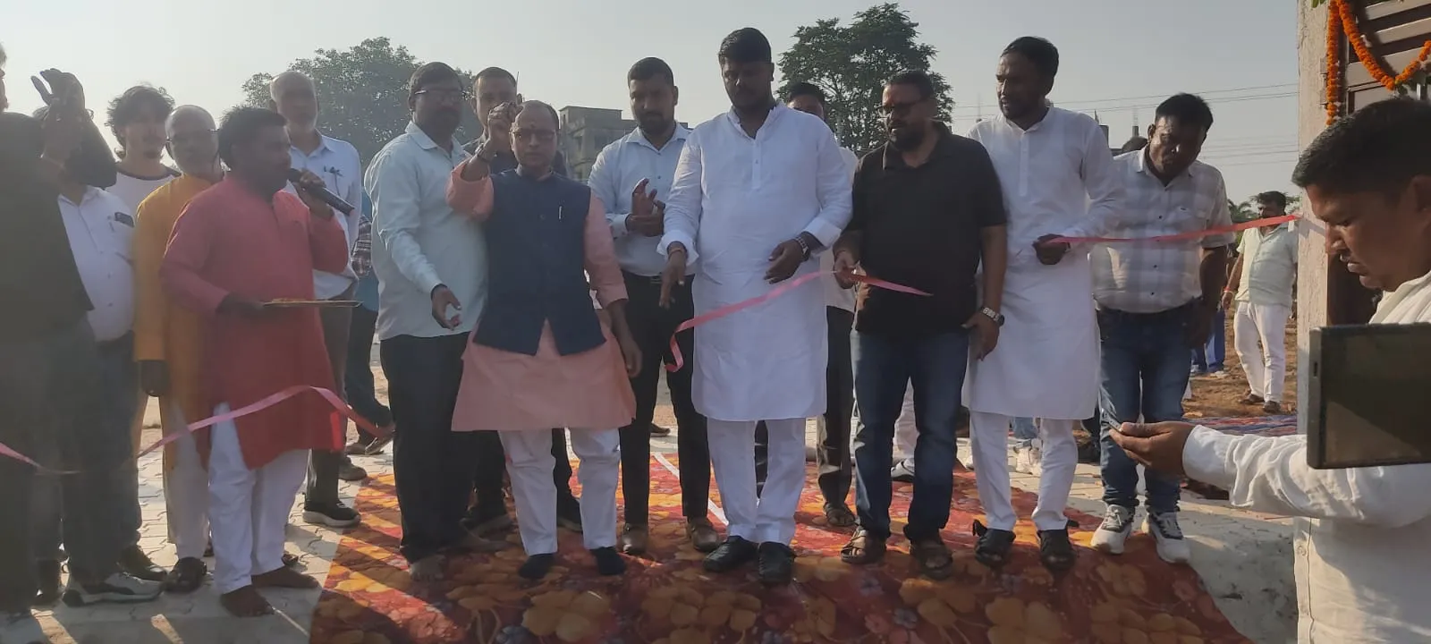 कोडरमा : गुमो के झुमरिया टांड मैदान में निर्मित खेल मैदान का हुआ उद्घाटन