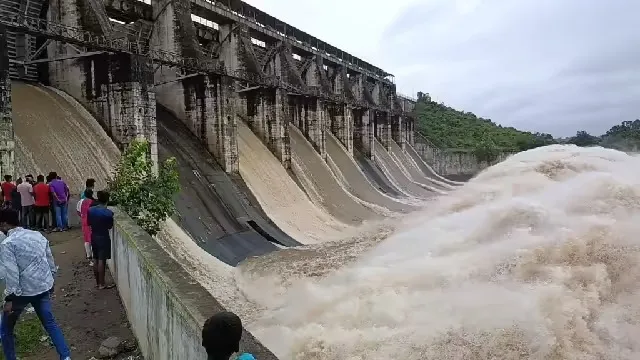 रांची : लगातार बारिश से डैम-फॉल उफान पर