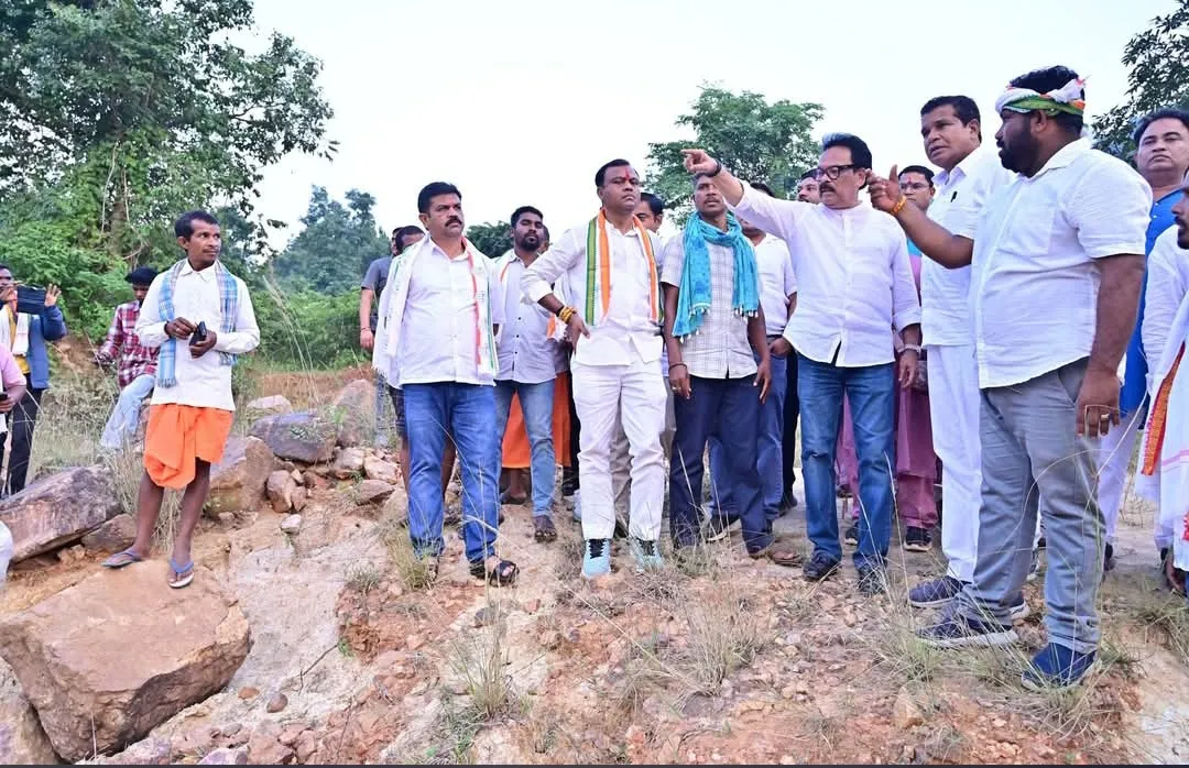विकास के नाम पर 50 गांवों को उजाड़ना चाहती है भाजपा सरकार : सुखदेव भगत