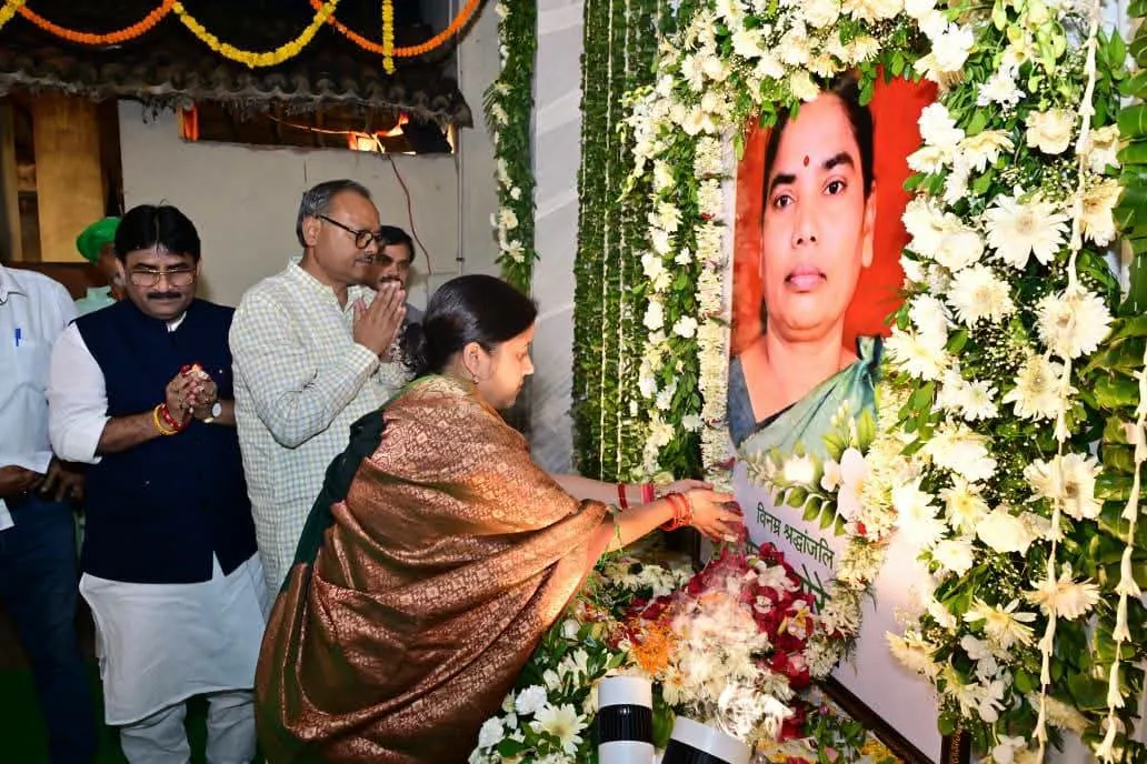 नेमरा पहुंचीं धनबाद झरिया विधायक रागिनी सिंह सहित धनबाद मेयर संजीव सिंह
