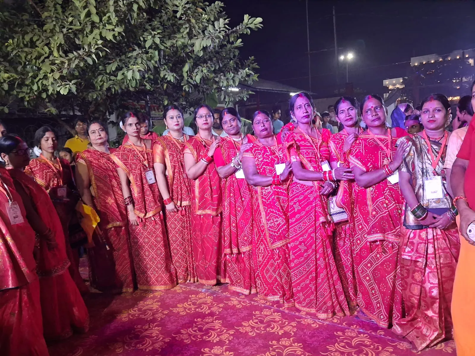 जपला में नवरात्रि पर सूर्य मंदिर में महिला मंडली का भव्य डांडिया गरबा, शक्ति आराधना का दिखा अद्भुत संगम
