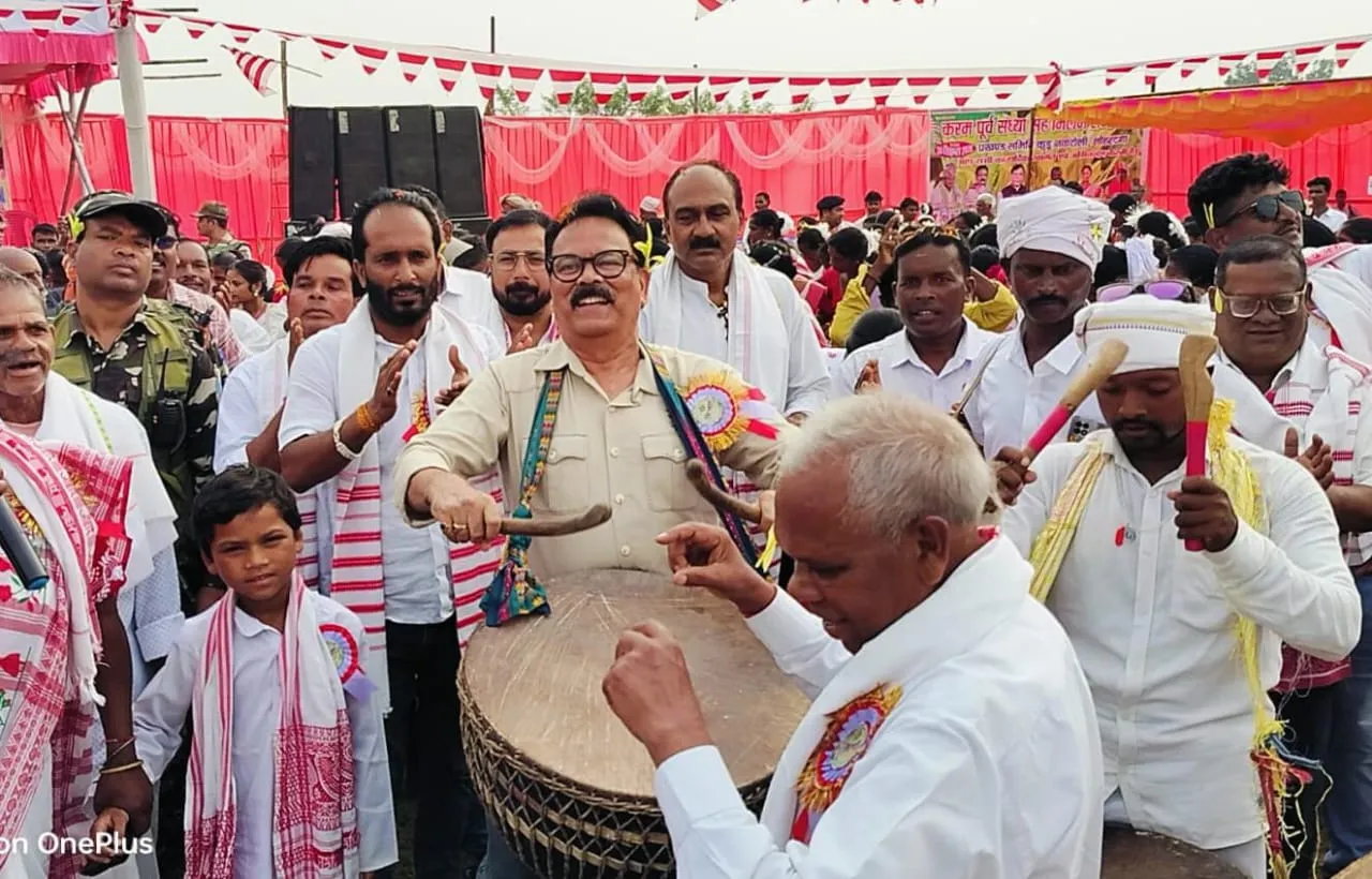 लोहरदगा : करम पूर्व संध्या समारोह में उमड़ा जनसैलाब, संस्कृति और एकता का दिखा अनुपम संगम