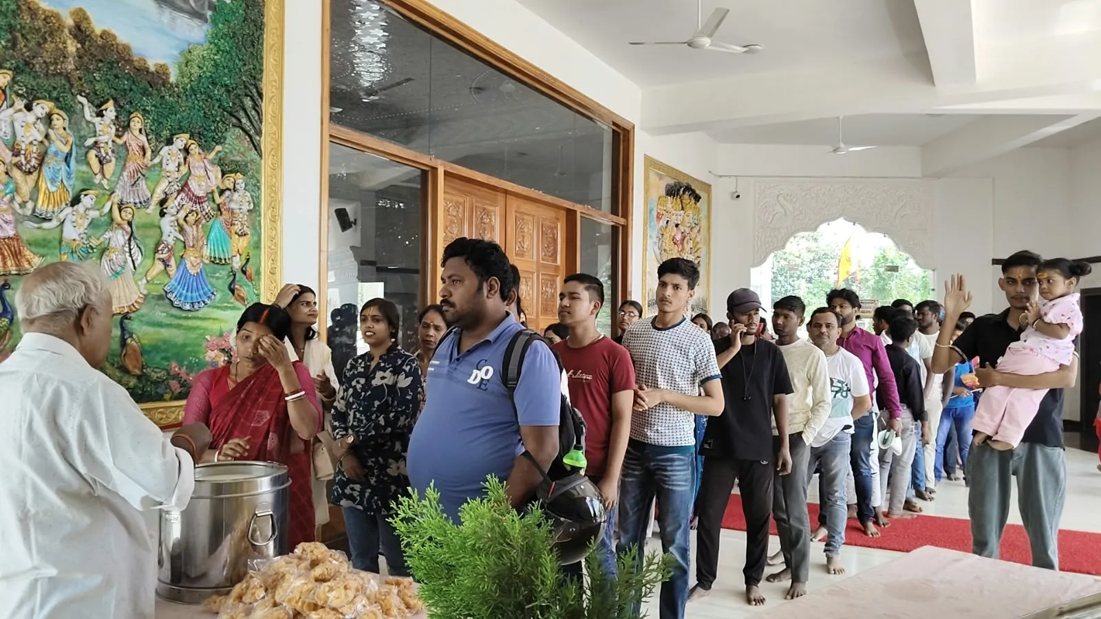 श्री राधा-कृष्ण प्रणामी मंदिर मे अन्नपूर्णा महाप्रसाद का हुआ आयोजन