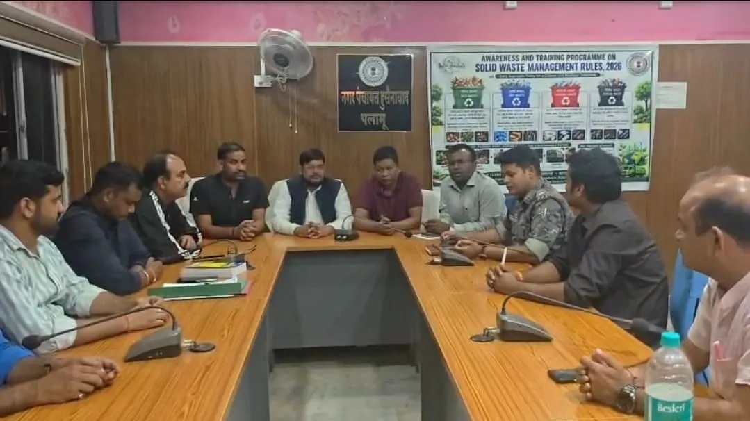वरीय अधिकारियों की मध्यस्थता के बाद नगर पंचायत कर्मियों ने वापस ली हड़ताल