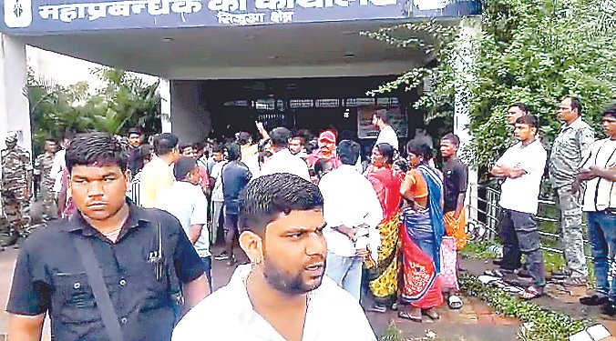 धनबाद भू-धंसान मामले में मुआवजा और पुनर्वास पर सहमति के बाद हुई अंतिम संस्कार की तैयारी