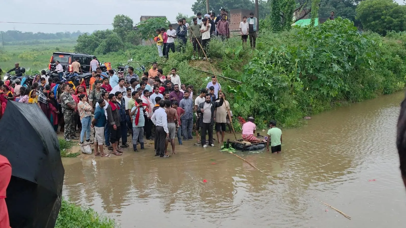 धनबाद : बाघमारा क्षेत्र  के तालाबों में गहरे गड्ढे, पंचायतों में सुरक्षा उपकरण नदारद; 14 वर्षीय बच्ची के डूबने के बाद उठे सवाल