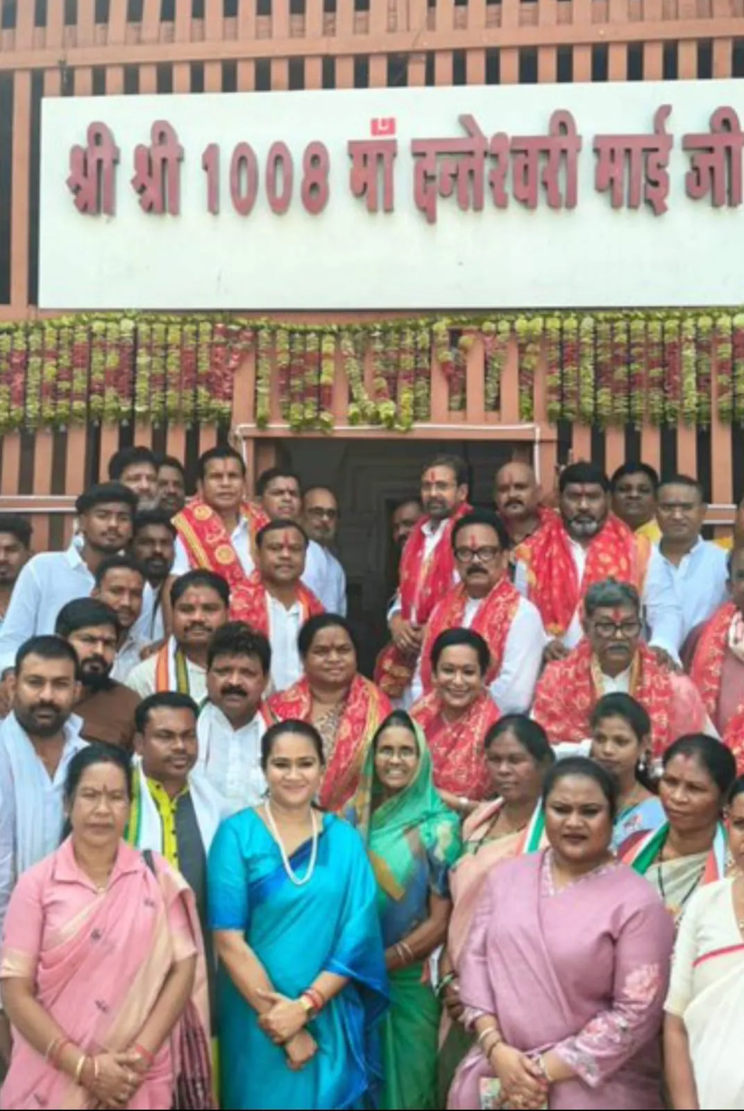 छत्तीसगढ़ प्रभारी सुखदेव भगत का दंतेवाड़ा दौरा : पहले माता दंतेश्वरी का लिया आशीर्वाद 