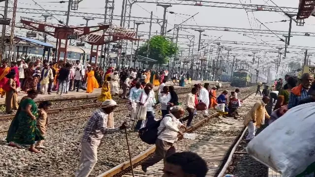 जपला : मालगाड़ी की चपेट में आने से बचे यात्री