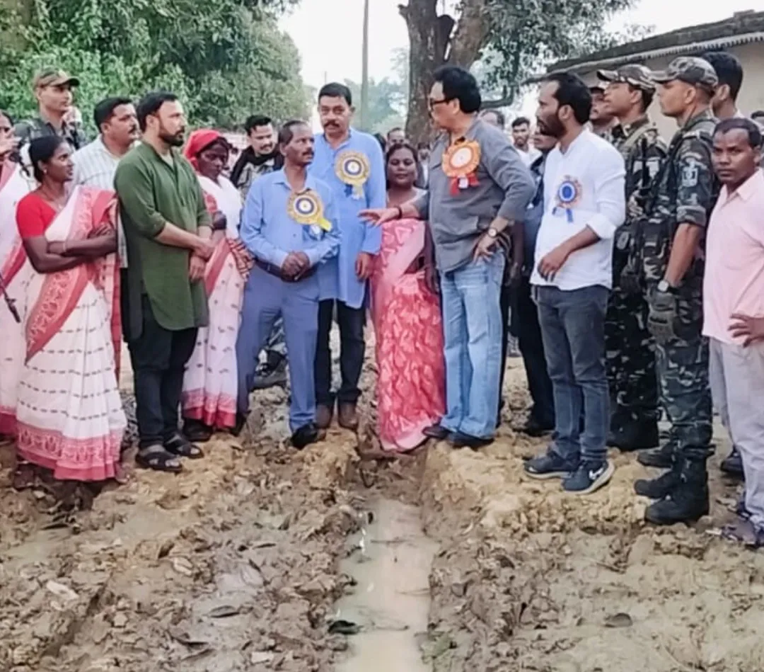 मैच छोड़ जर्जर सड़क का निरीक्षण करने पहुंचे सांसद सुखदेव भगत