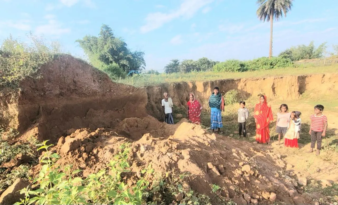 धनबाद : टुण्डी प्रखण्ड के चरककला की महिला की मिट्टी में दबकर मौत,