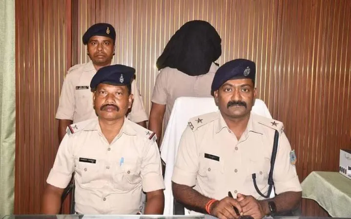 बोकारो : अवैध विदेशी शराब बरामद, एक गिरफ्तार