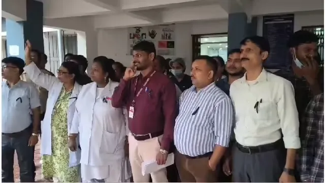 रांची : रिम्स अराजपत्रित कर्मचारी संघ ने शुरू किया आंदोलन