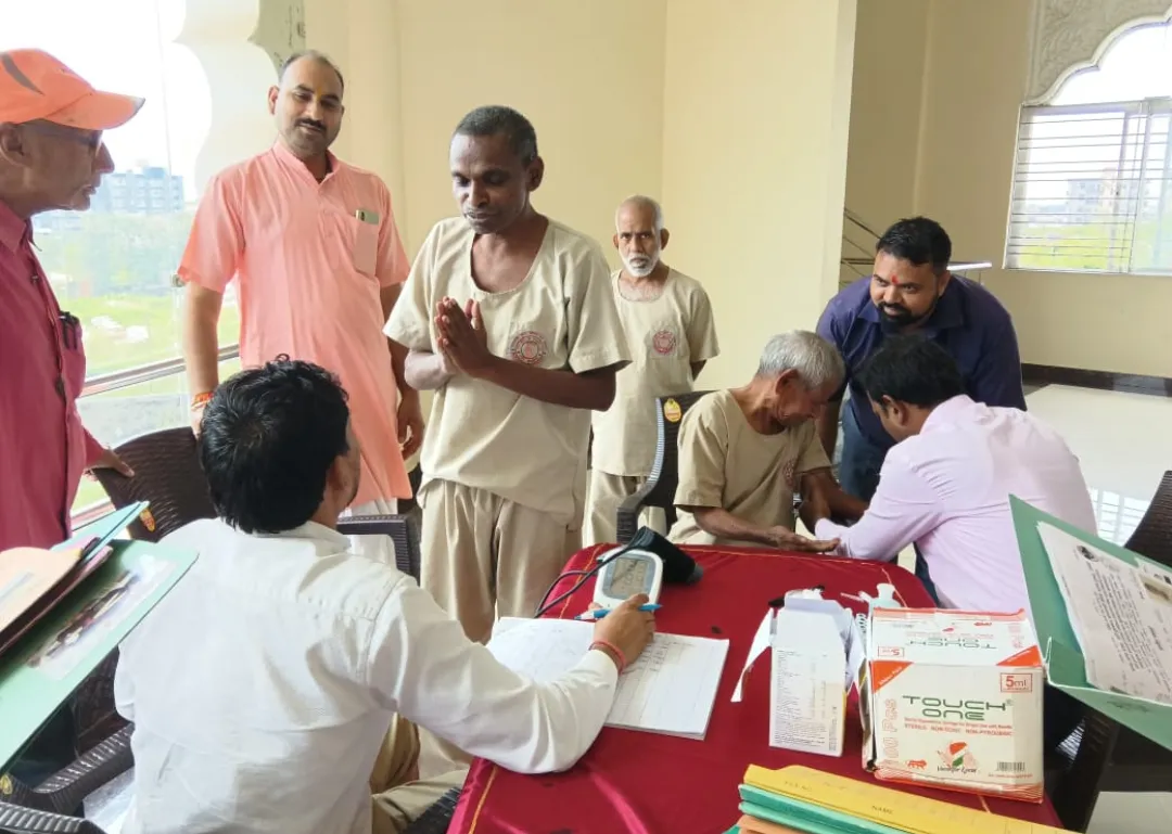 रांची : सद्गुरु कृपा अपना घर आश्रम में करीब 80 लोगों की स्वास्थ्य जांच