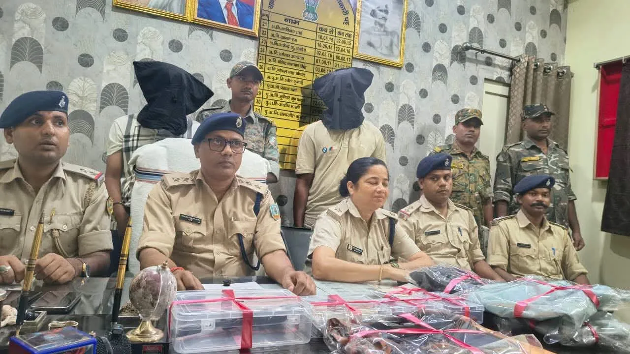 धनबाद : बलियापुर में पेट्रोल पंप लूटकांड के दो आरोपी गिरफ्तार, 80 हजार बरामद