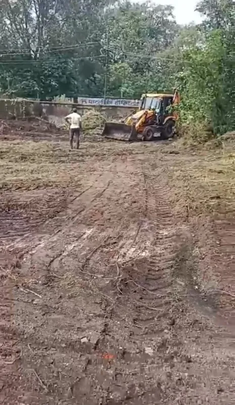 धनबाद : खरखरी में उप स्वास्थ्य केंद्र स्थल पर विवाद, तीन महीनों से निर्माण कार्य ठप