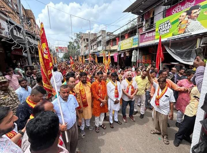 धनबाद : कतरास के राणी सती दादी मंदिर से निकली भव्य शोभा यात्रा