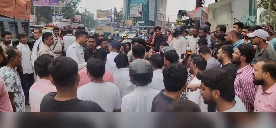 धनबाद : चालान काटने पर पुलिस से भिड़े कार सवार
