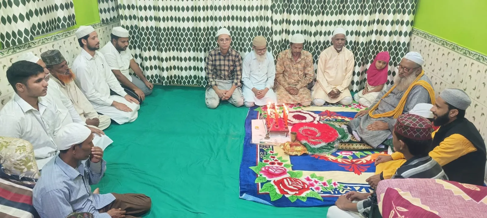 खानकाह-ए-मजहरिया मुनअमिया में सजी गौसुल आजम की रूहानी महफिल