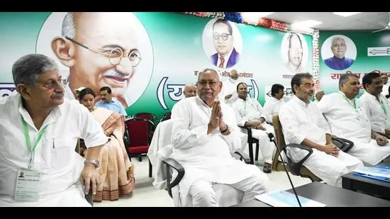 नीतिश के जदयू के भीतर उठते सवाल और परीक्षा